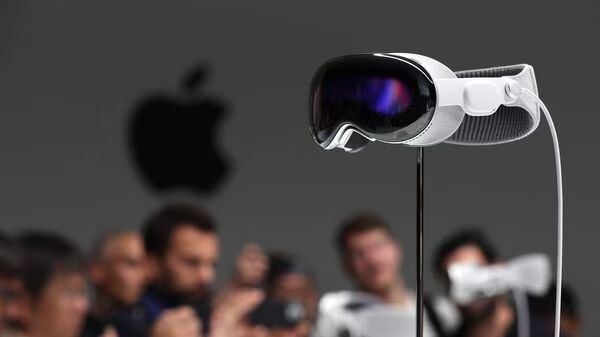 Unveiling Apple Vision Pro: Revolutionizing the Future of Visual Technology